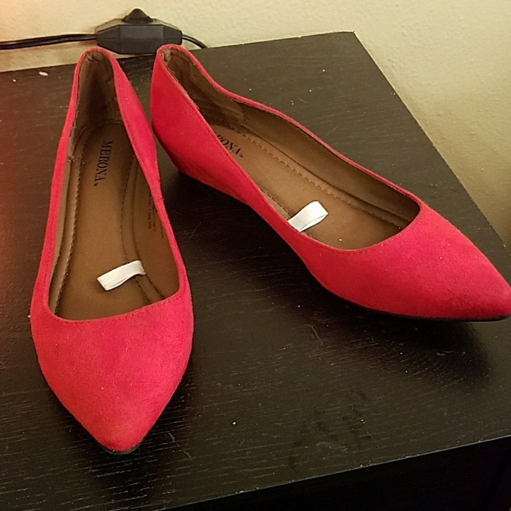 Pointed red flats